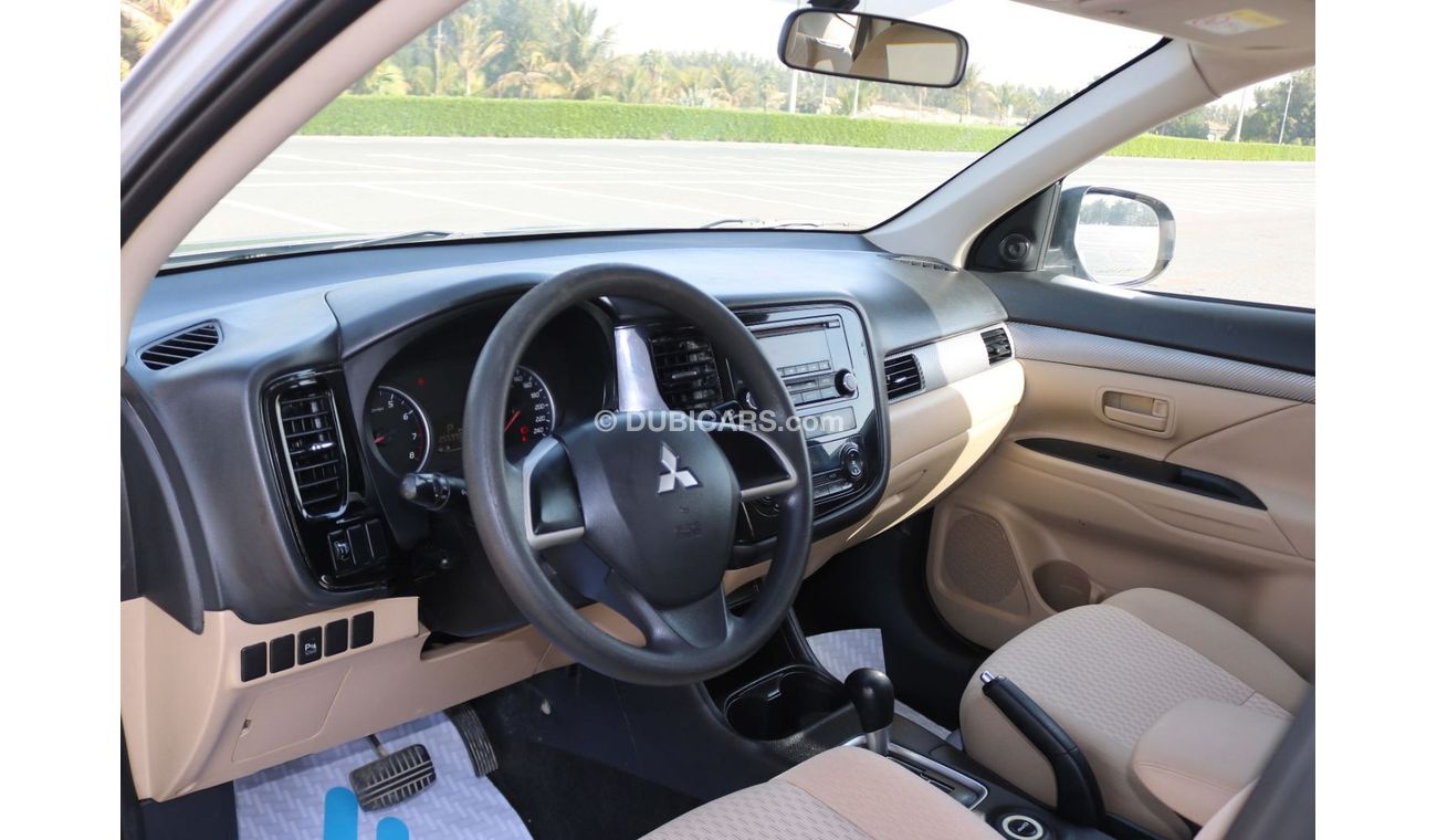 ميتسوبيشي آوتلاندر 2014 | MITSUBISHI OUTLANDER - 7 SEATER CAPACITY PETROL A/T WITH GCC SPECS AND EXCELLENT CONDITION