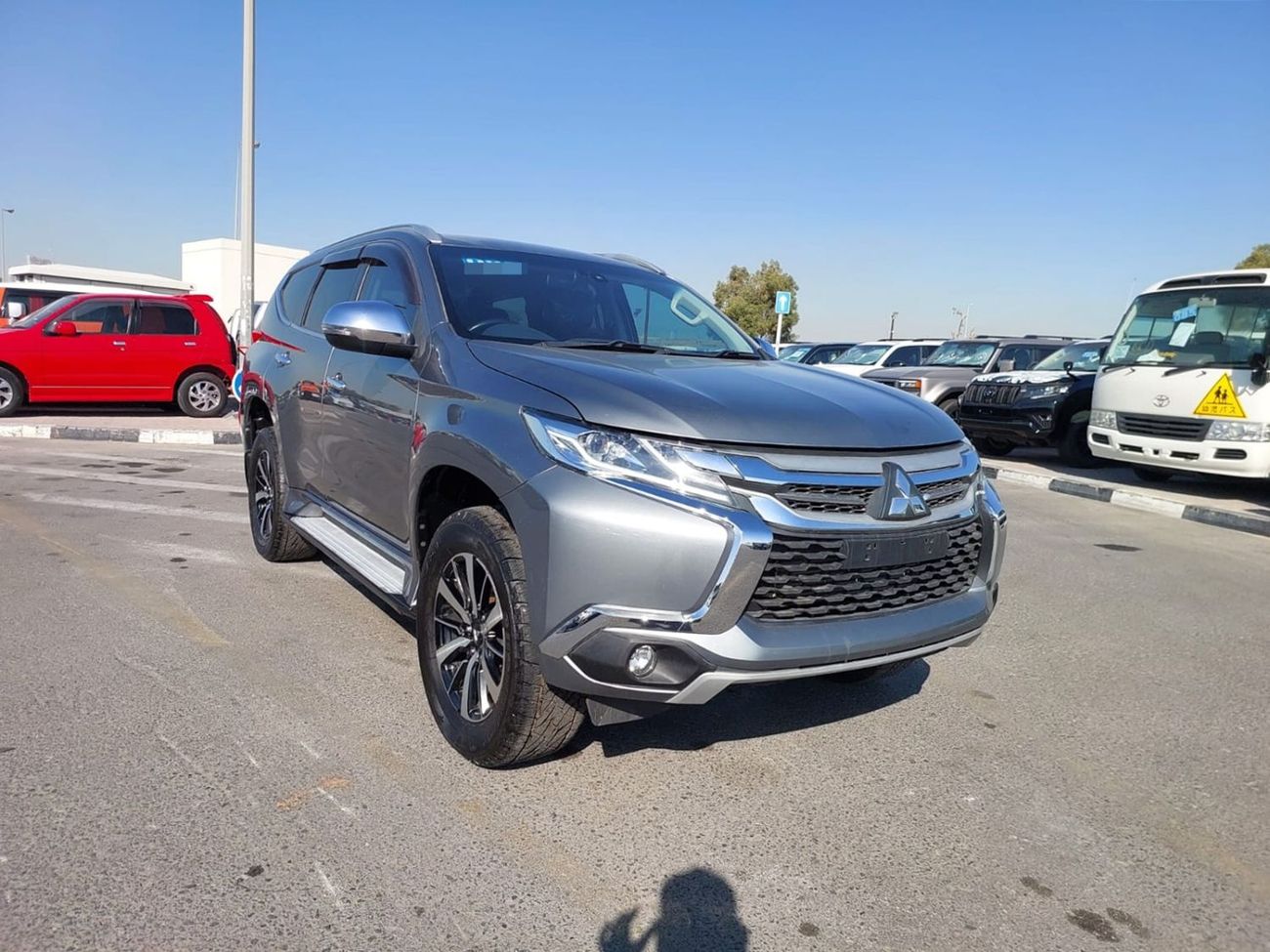 Mitsubishi Pajero MITSUBISHI PAJERO SUV RHD 2016 MODEL 2.4 L DIESEL AUTOMATIC(PM05897)