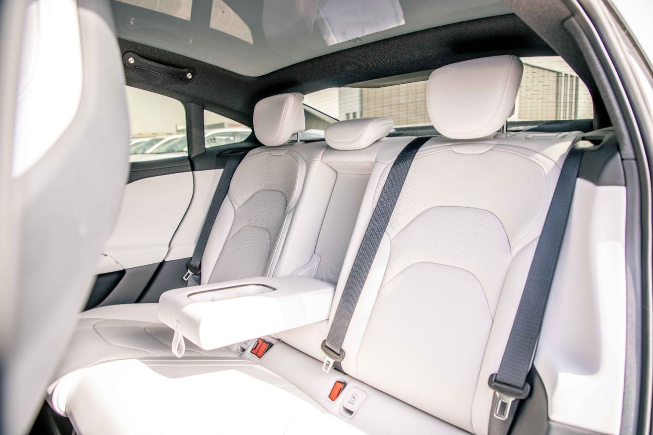 Xiaomi SU7 2024 XIAOMI SU7 PRO - Green inside Grey