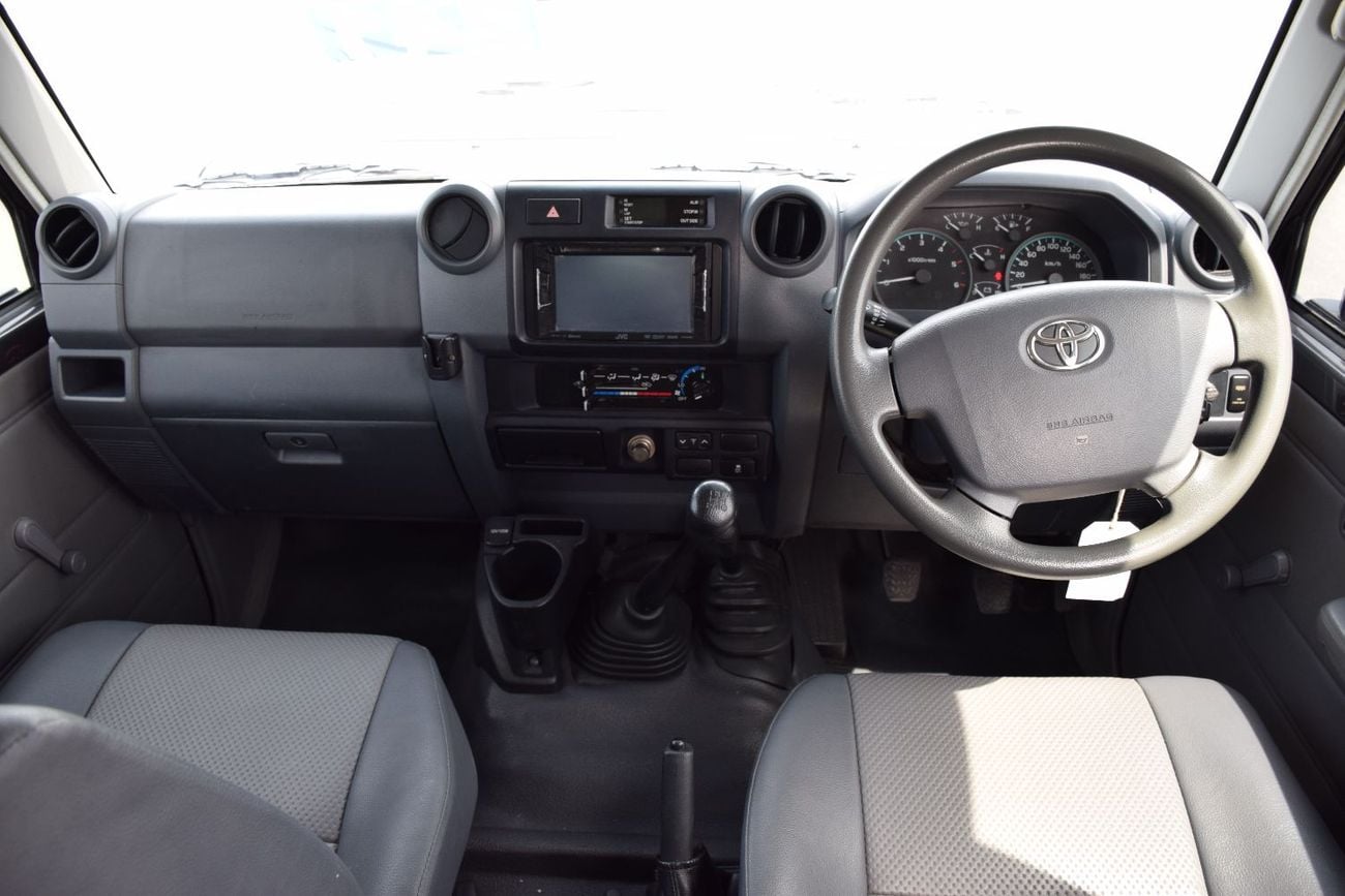 تويوتا لاند كروزر بيك آب 4.5L diesel Manual (export Only)