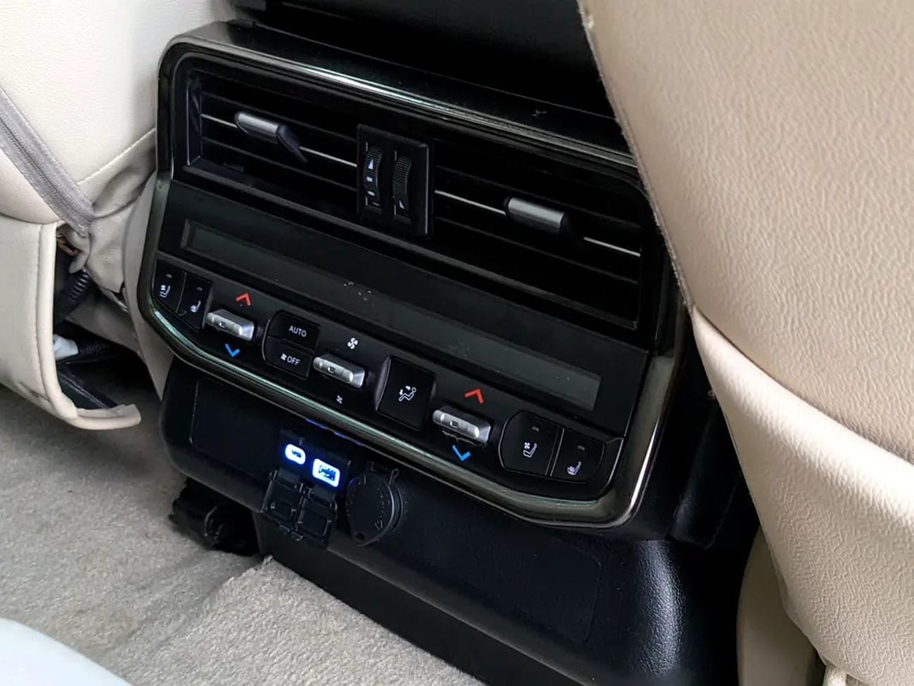 Toyota Land Cruiser GXR FACELIFTED WITH INTERIOR AND EXTERIOR GCC IN EXCELLENT CONDITION