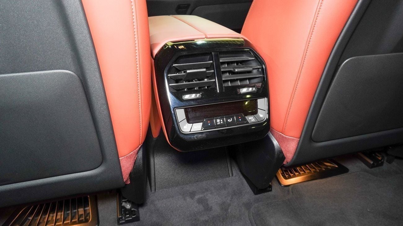 بي أم دبليو iX1 M60