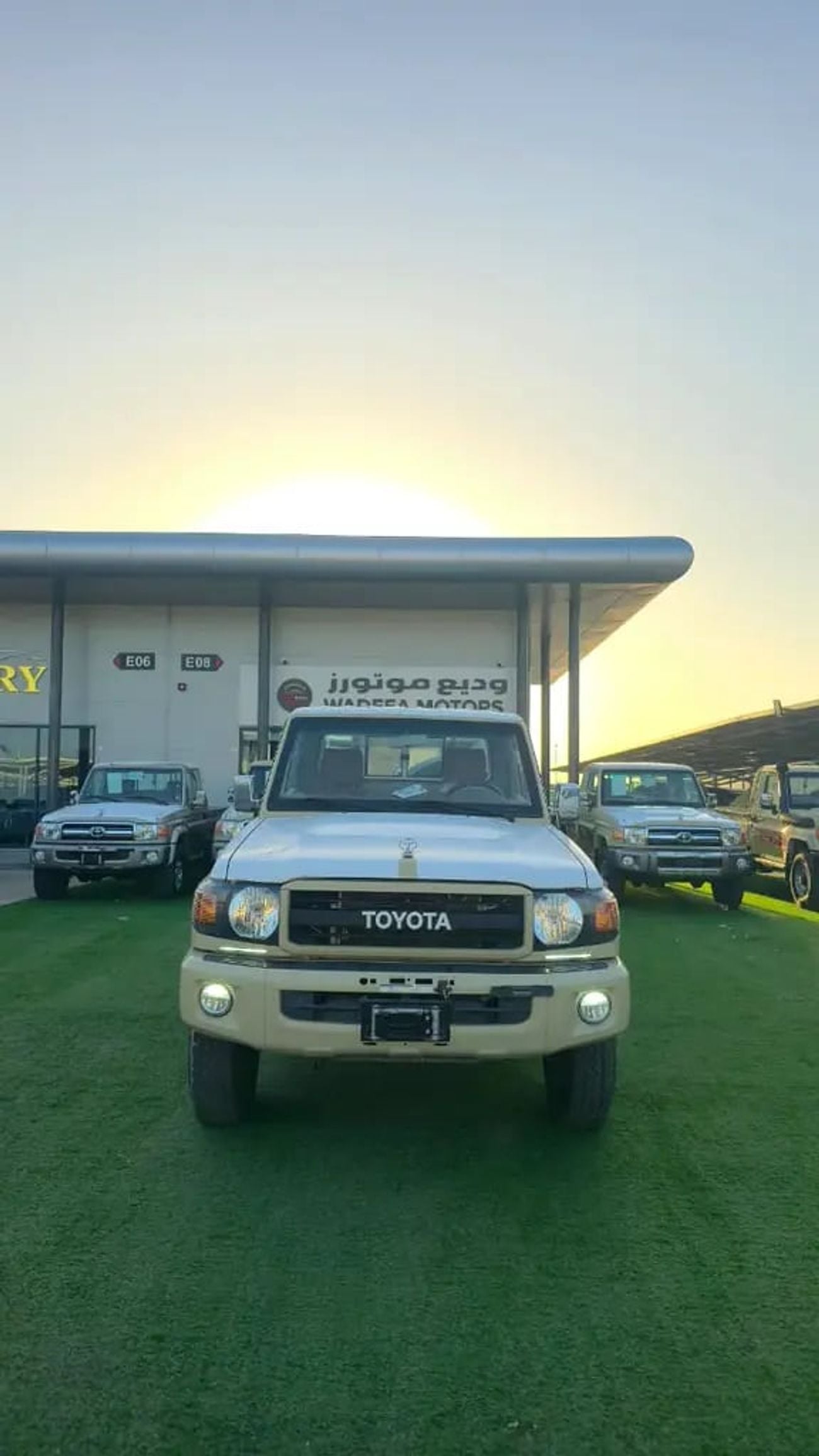 Toyota Land Cruiser 70 LC79 LX - GCC Specs - Brand