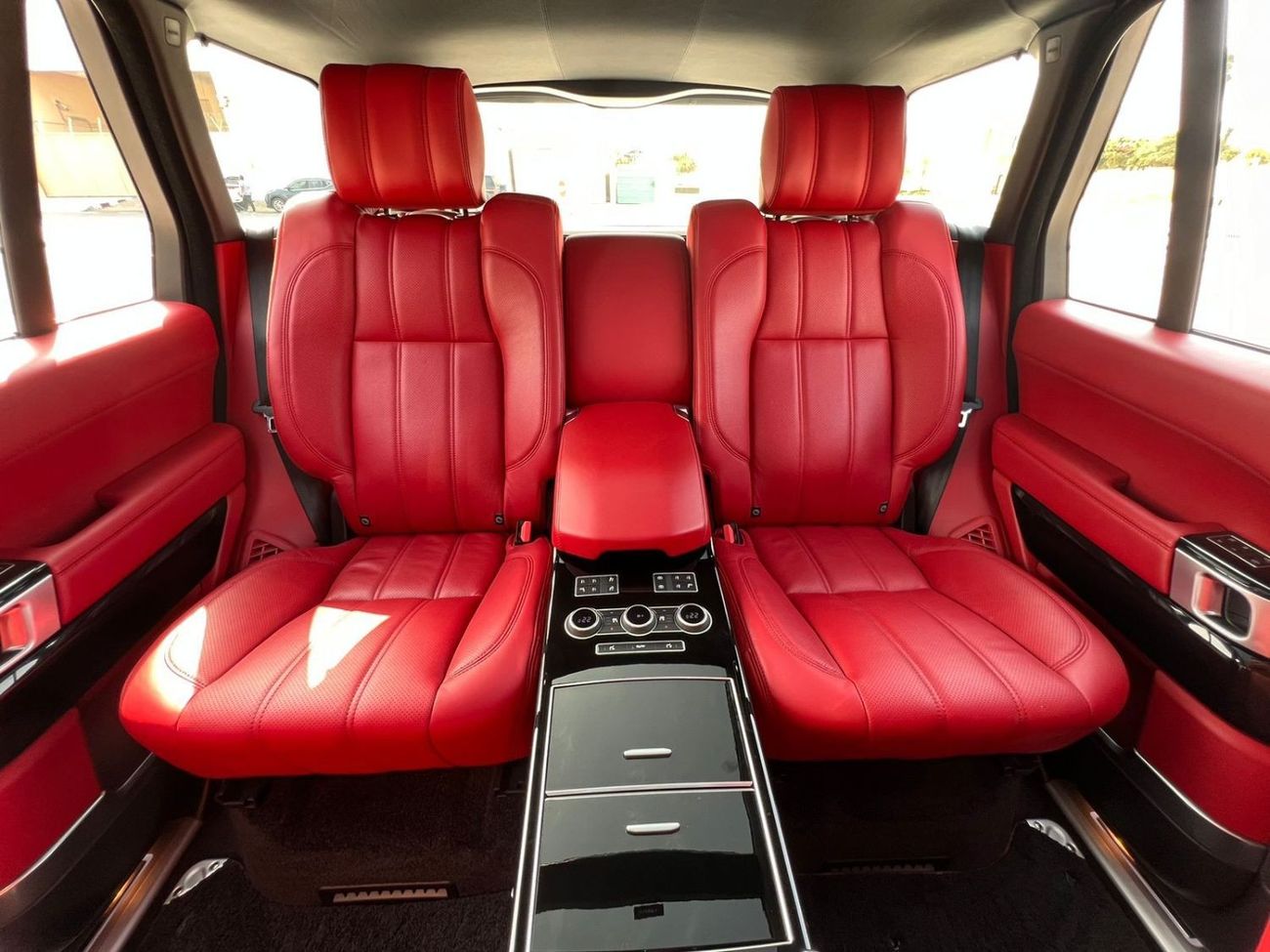 Land Rover Range Rover Range Rover Vogue Autobiography 5.0 L V8 Panoramic  Full option  GCC 2014 96,000 km  Full Service Hi