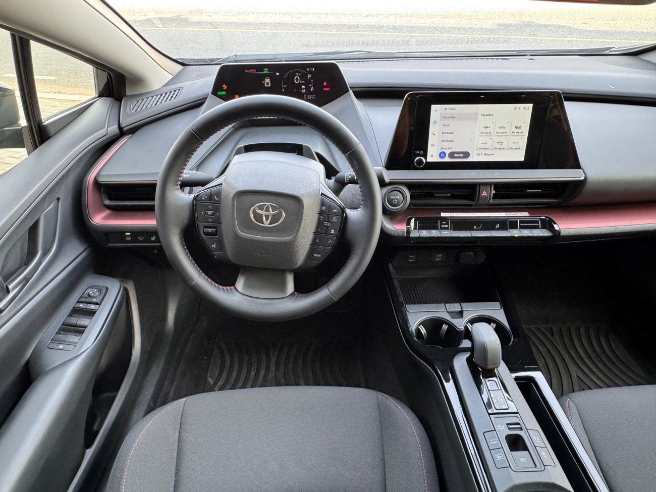 تويوتا برياس PLUG-IN HYBRID / 2.0L V4 /  1000KM RANGE / 72KM ON ELECTRIC ONLY/ RADAR / LINE ASSIST / BIG SCREEN