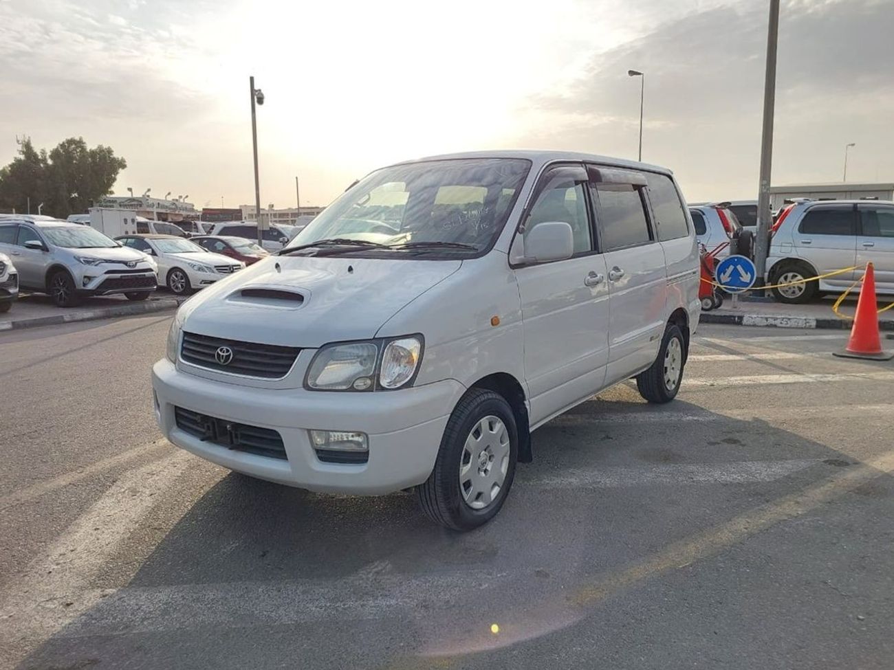 Toyota Lite Ace TOYOTA LITEACE NOAH VAN RHD 1999 MODEL 2.2 L DIESEL AUTOMATIC(PM25262)