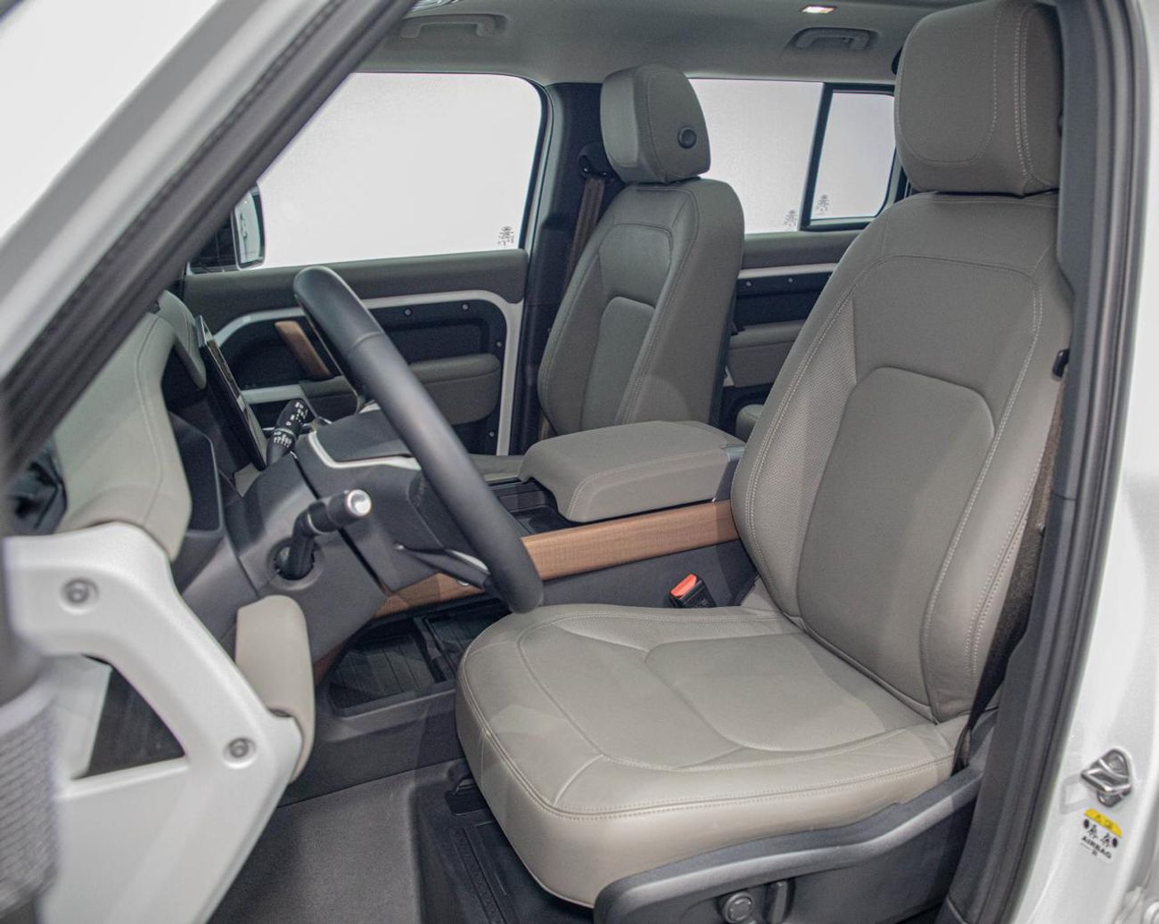 لاند روفر ديفندر 110 SE P400 3.0L