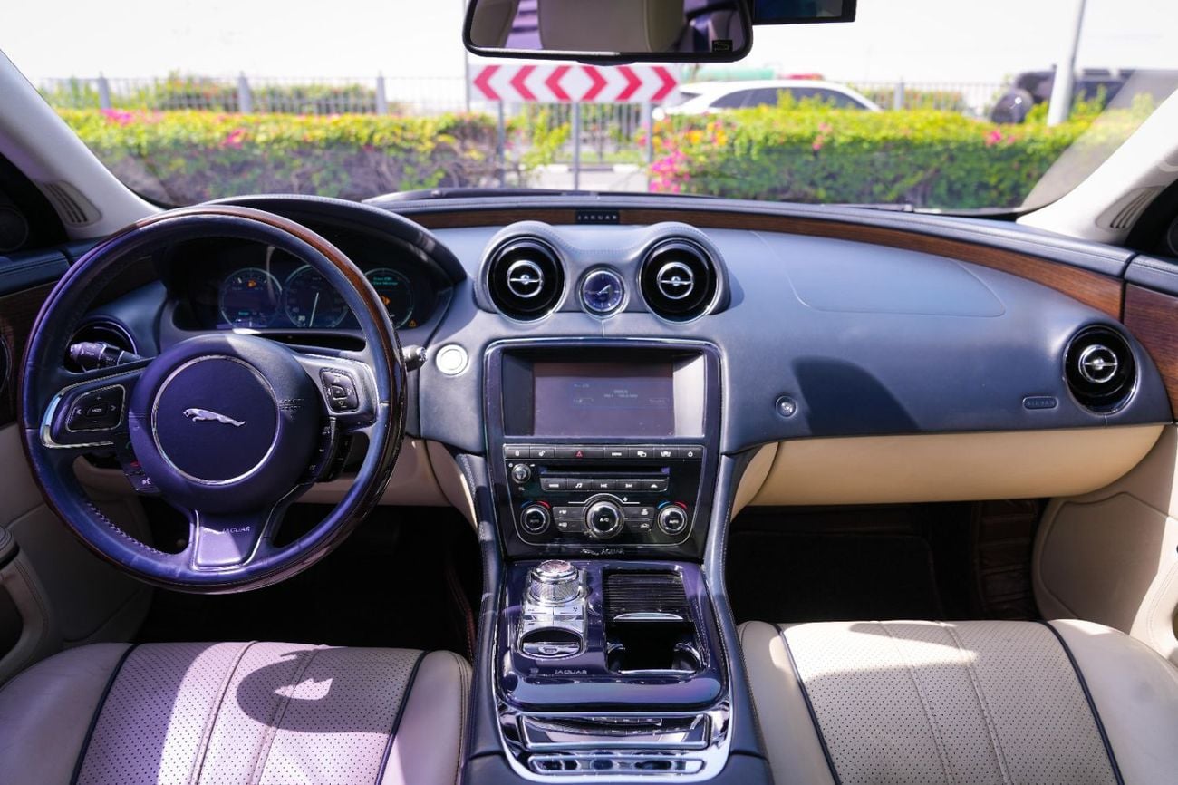 جاكوار XJ L 2011 PORTFOLIO!! 5.0 V8 HSE!! KOREAN SPECS
