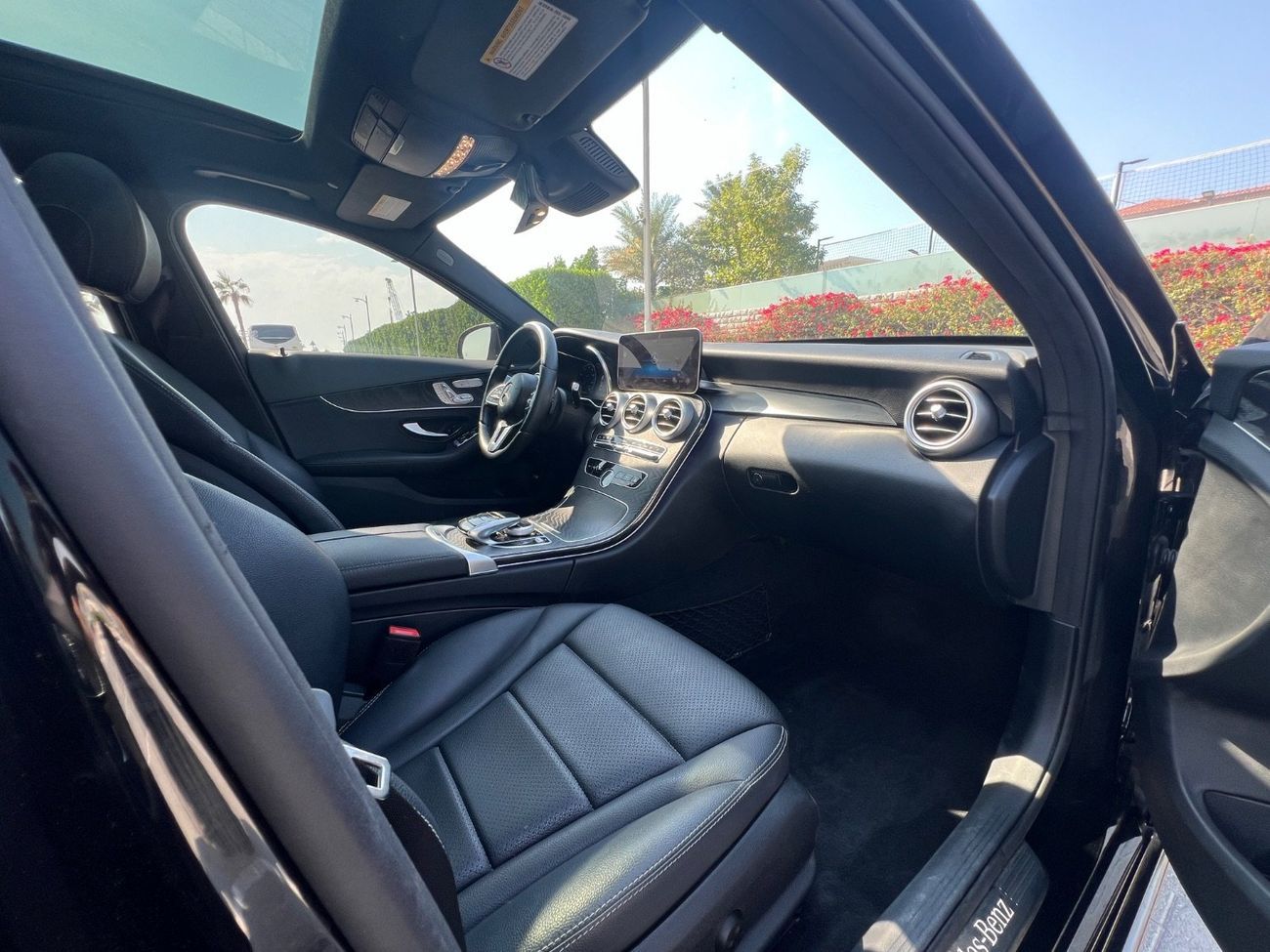 Mercedes-Benz C 300 Premium + 2.0L
