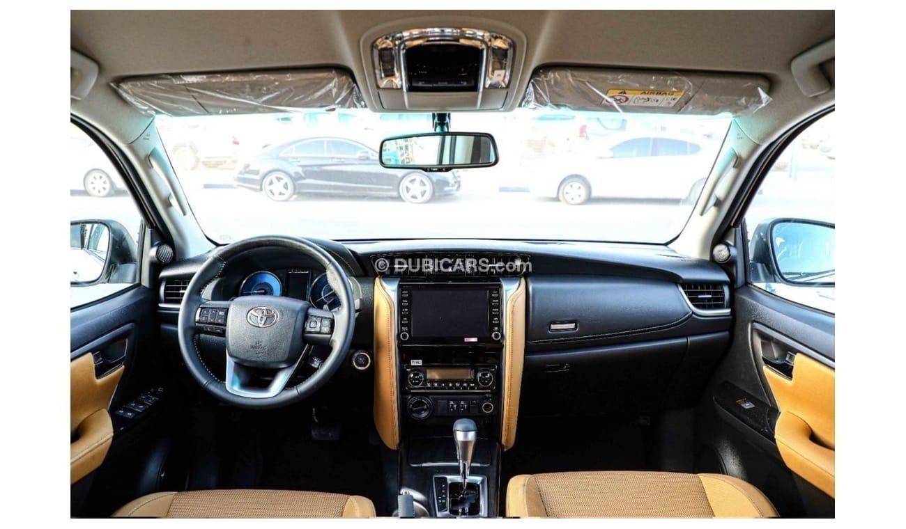 تويوتا فورتونر Get 2023 Toyota Fortuner 4X4 2.8 18'I AL - Platinum White inside Chamois