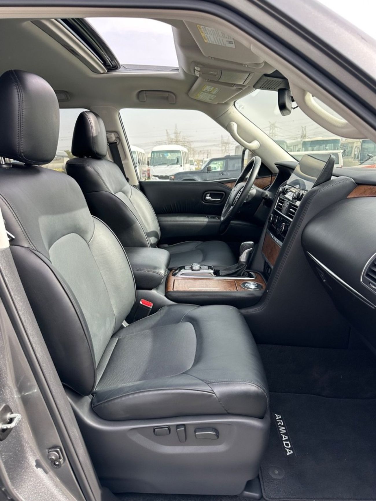 نيسان أرمادا SL 360 camera, sunroof perfect condition Full Option