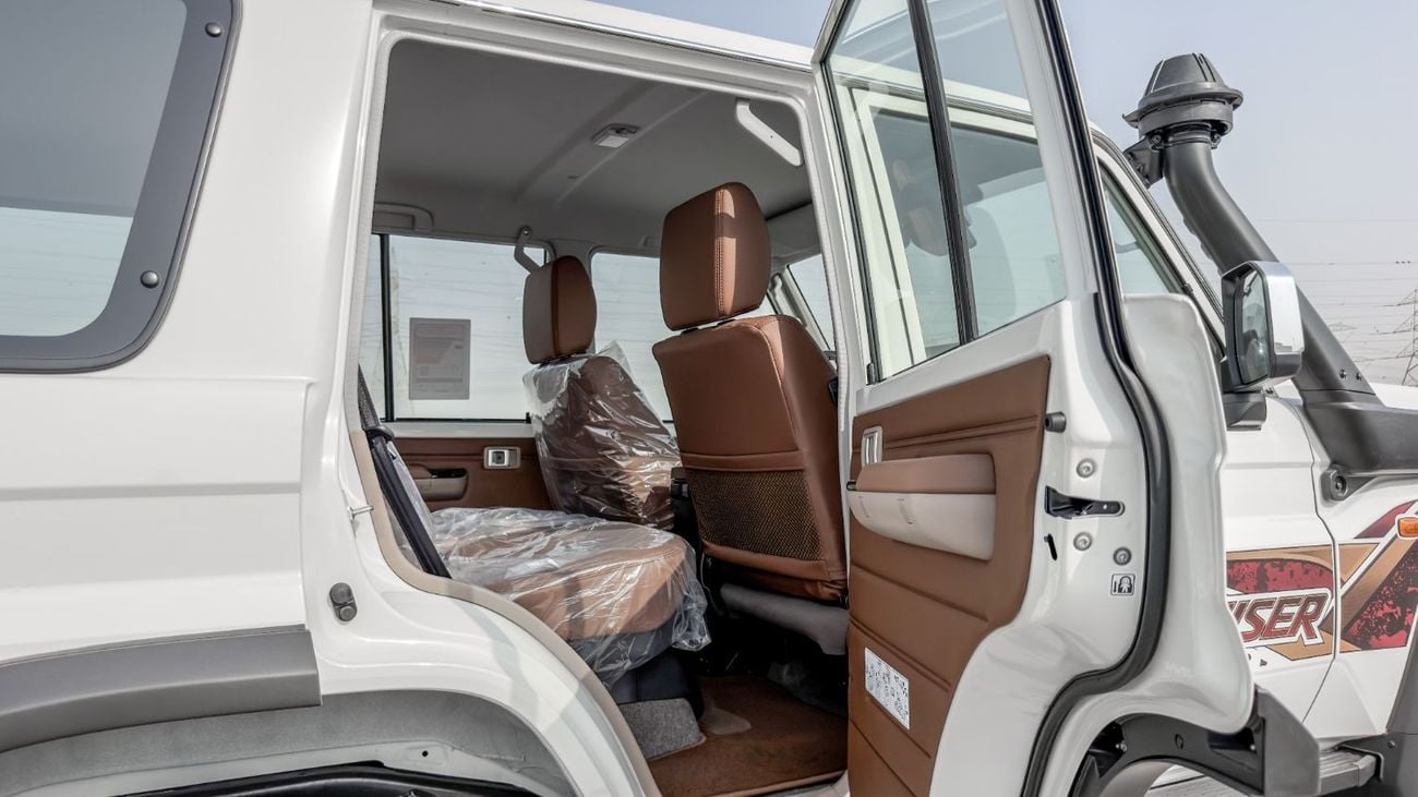 تويوتا لاند كروزر 70 LC76 LX 2.8L AT Diesel 2026 (White-Brown) Omani