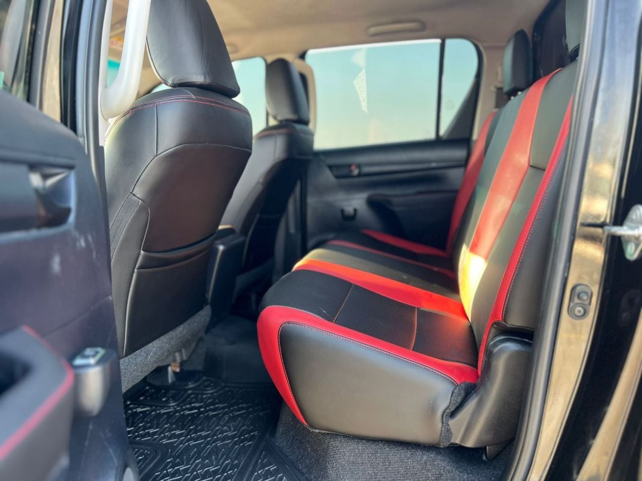 تويوتا هيلوكس GLS 2019 Toyota Hilux Modified - 2.7L V4 GCC- AWD 4x4- Rear Camera - Push start - Patrol -
