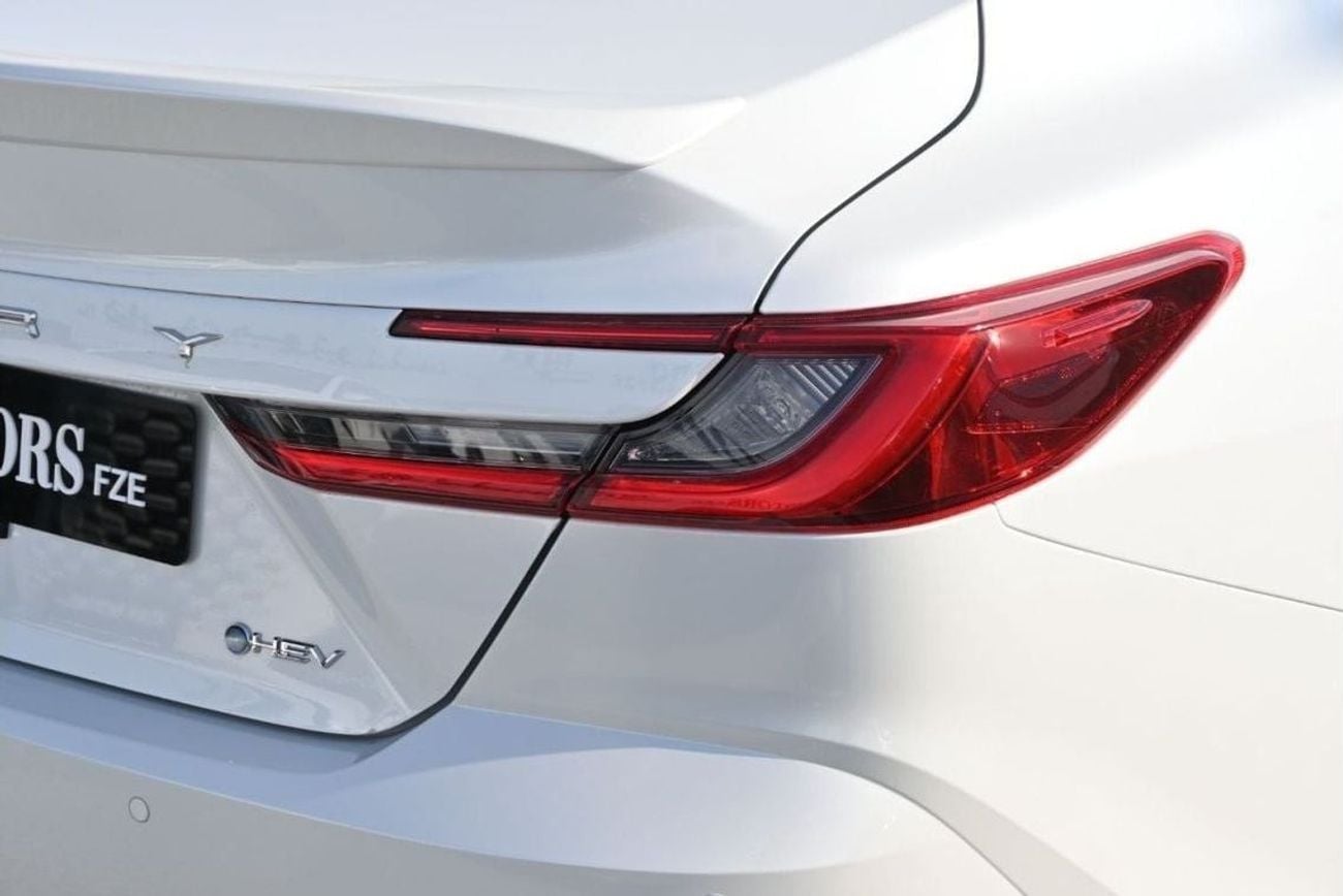 Toyota Camry LE HEV Toyota Camry LE 2.5L Hybrid, Model 2025 Color White (Export Price)