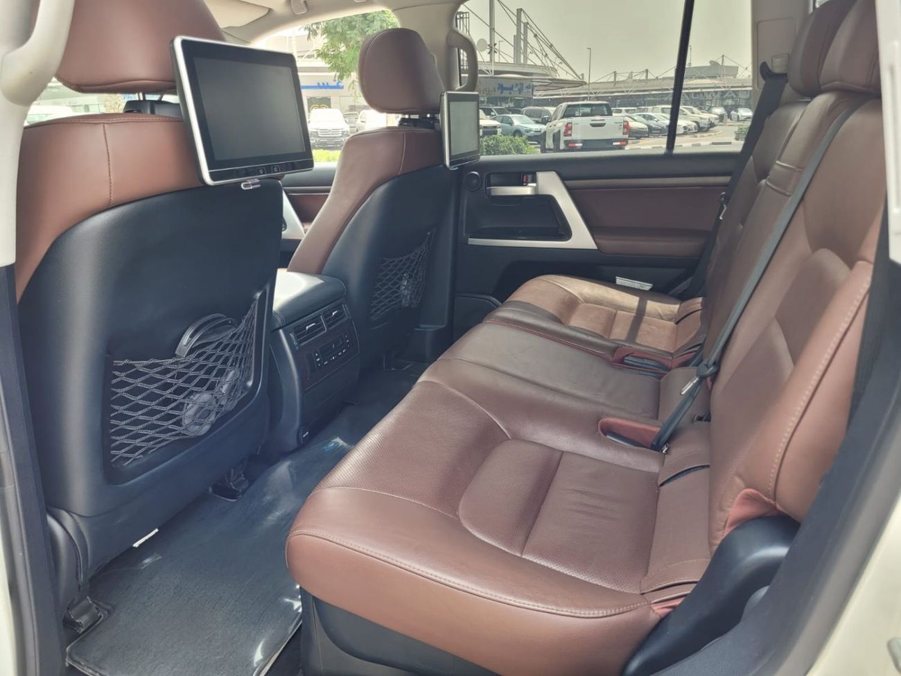 Toyota Land Cruiser VXR 5.7L 4WD