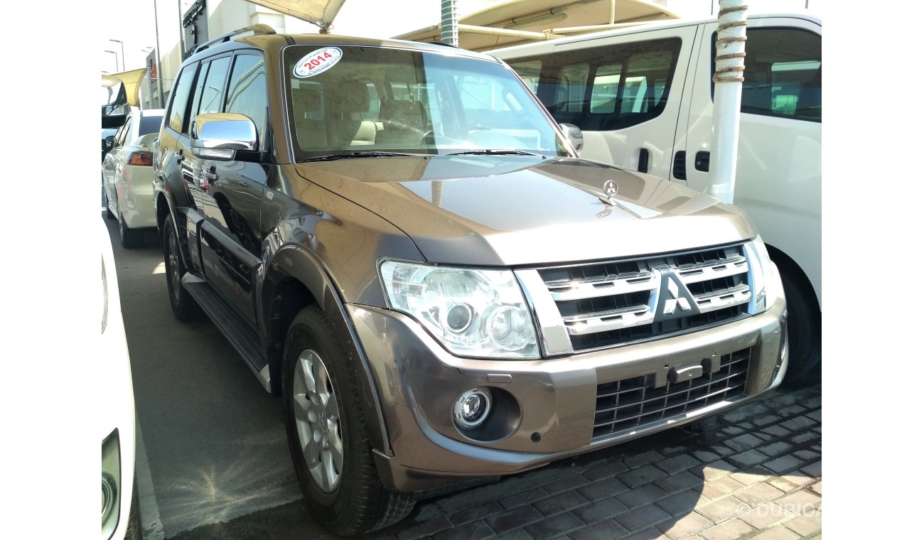 Mitsubishi Pajero BROWN  2014 GCC NUMBER 1 NO PAIN NO ACCIDENT PERFECT