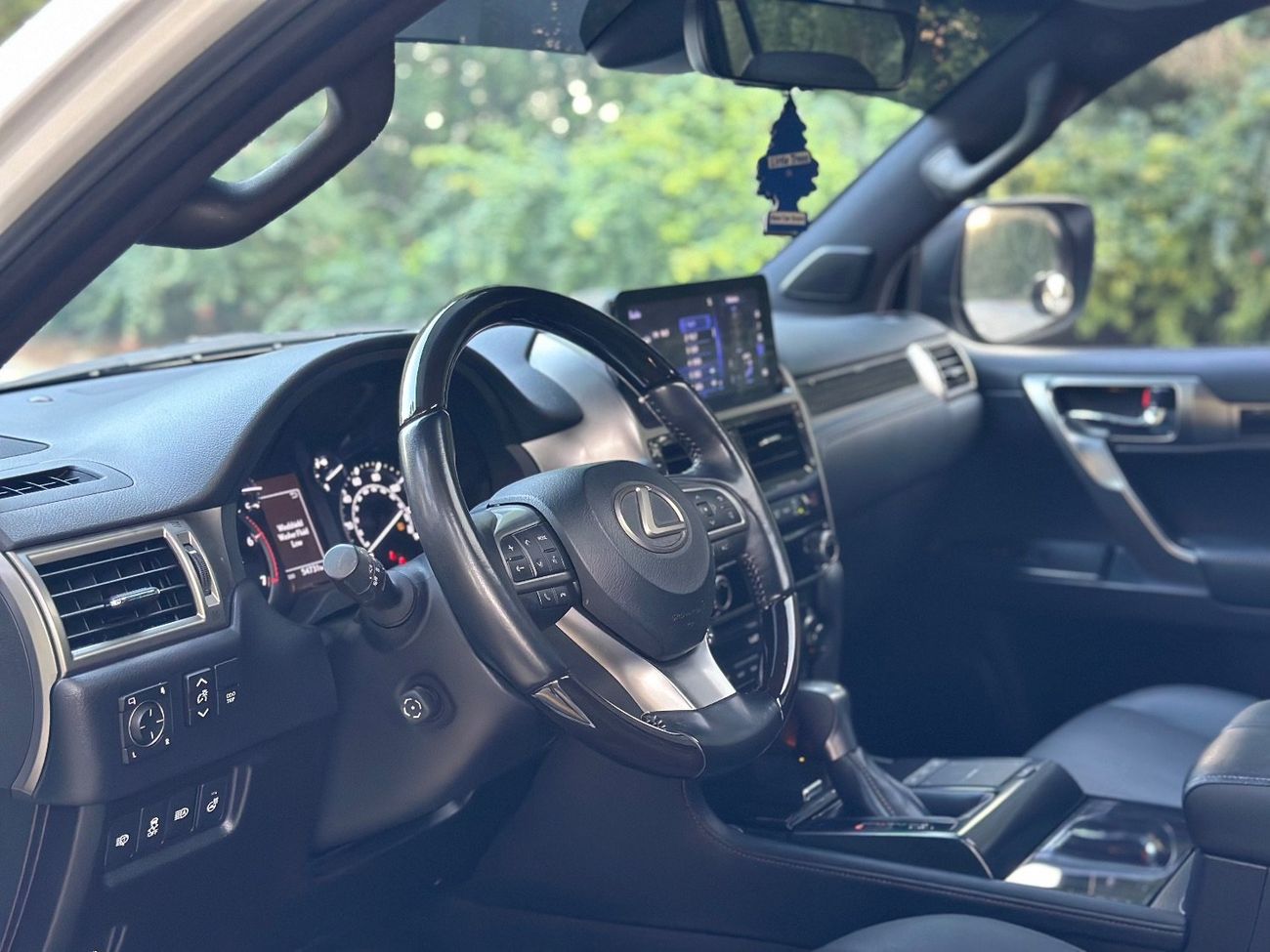 Lexus GX460 Premium 4.6L V8 | 301 HP | 2023 | VIP 6-Seater | Full Service History | Excellent Condition | 54,000