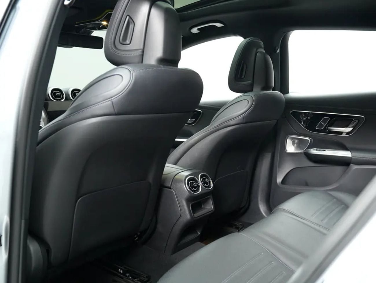مرسيدس بنز GLC 300 4MATIC - Korean Specs - Brand Condition