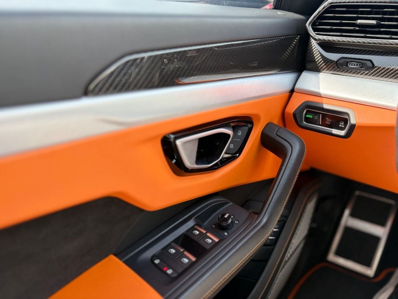 Lamborghini Urus STD AED 12,780 P.M | 0% DOWN PAYMENT | LAMBORGHINI URUS MANSORY KIT | 4.0L TWIN-TURBO V8 | FULL SERV