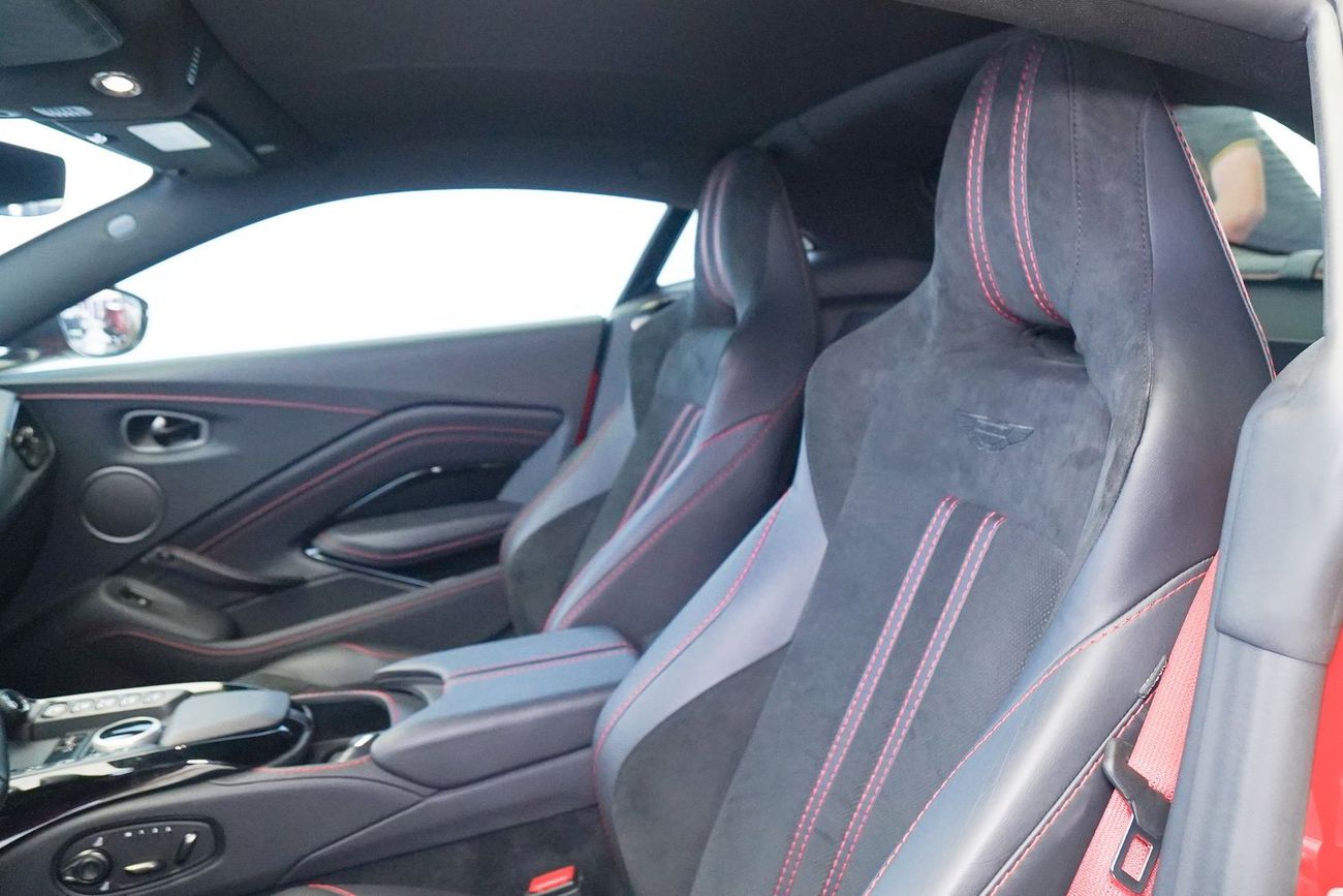 Aston Martin V12 Vantage