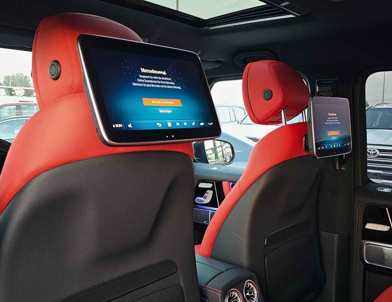 Mercedes-Benz G 63 AMG AIR SUSPENSION / 4.0L V8 / LEATHER SEATS / 4WD / DIGITAL DISPLAY (CODE#69059)