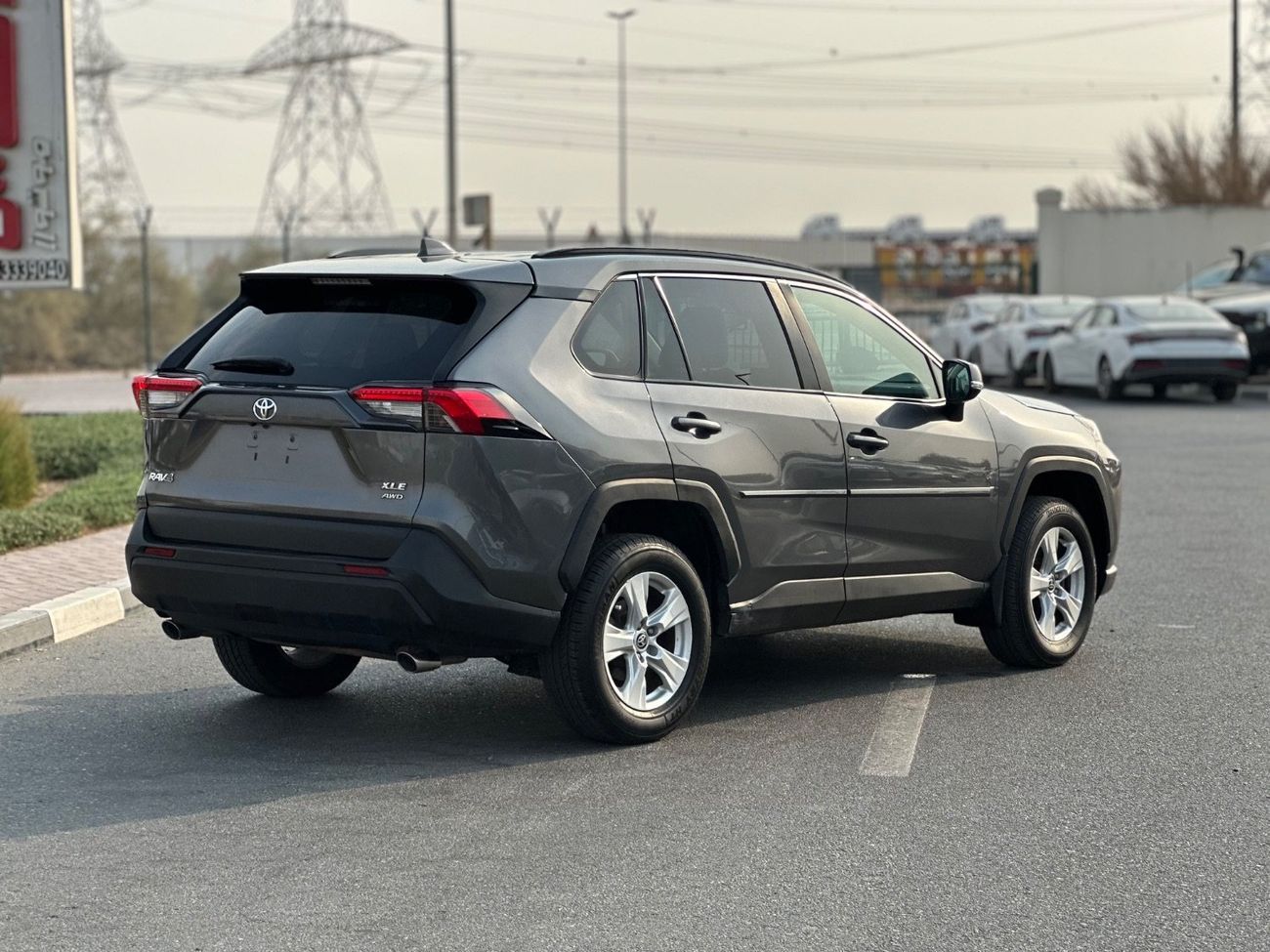 Toyota RAV4 XLE 4WD push start,leather seats 2021