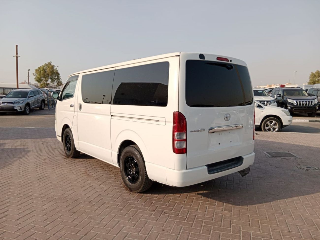تويوتا هاياس TOYOTA HIACE VAN RIGHT HAND DRIVE (PM1613)