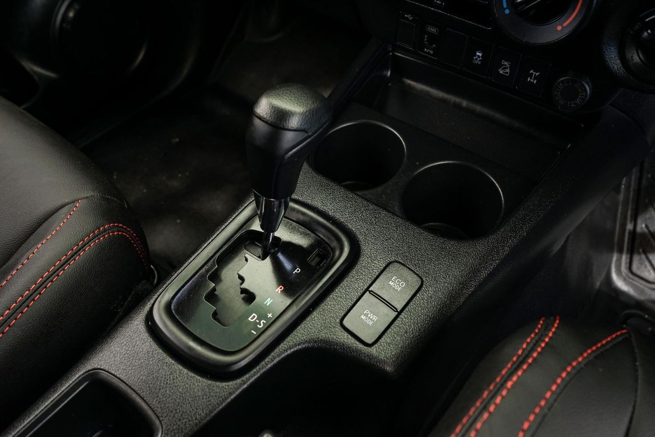 تويوتا هيلوكس Export Toyota Hilux / revo Pick-up double cabin Pack ...The Toyota Hilux is a globally popular, toug