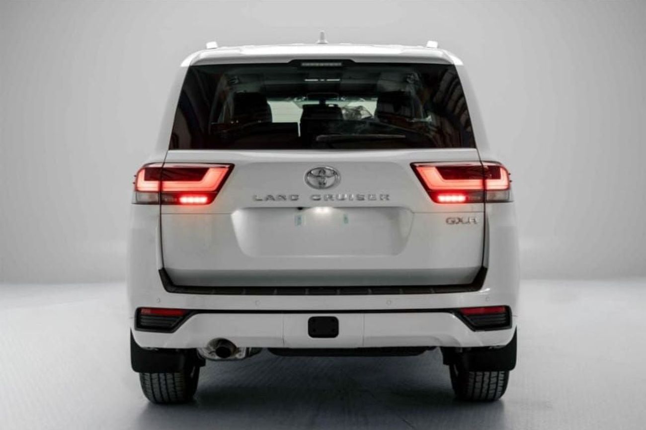 تويوتا لاند كروزر Toyota Land Cruiser GXR is a 7-seater, 4WD SUV with a 4.0L