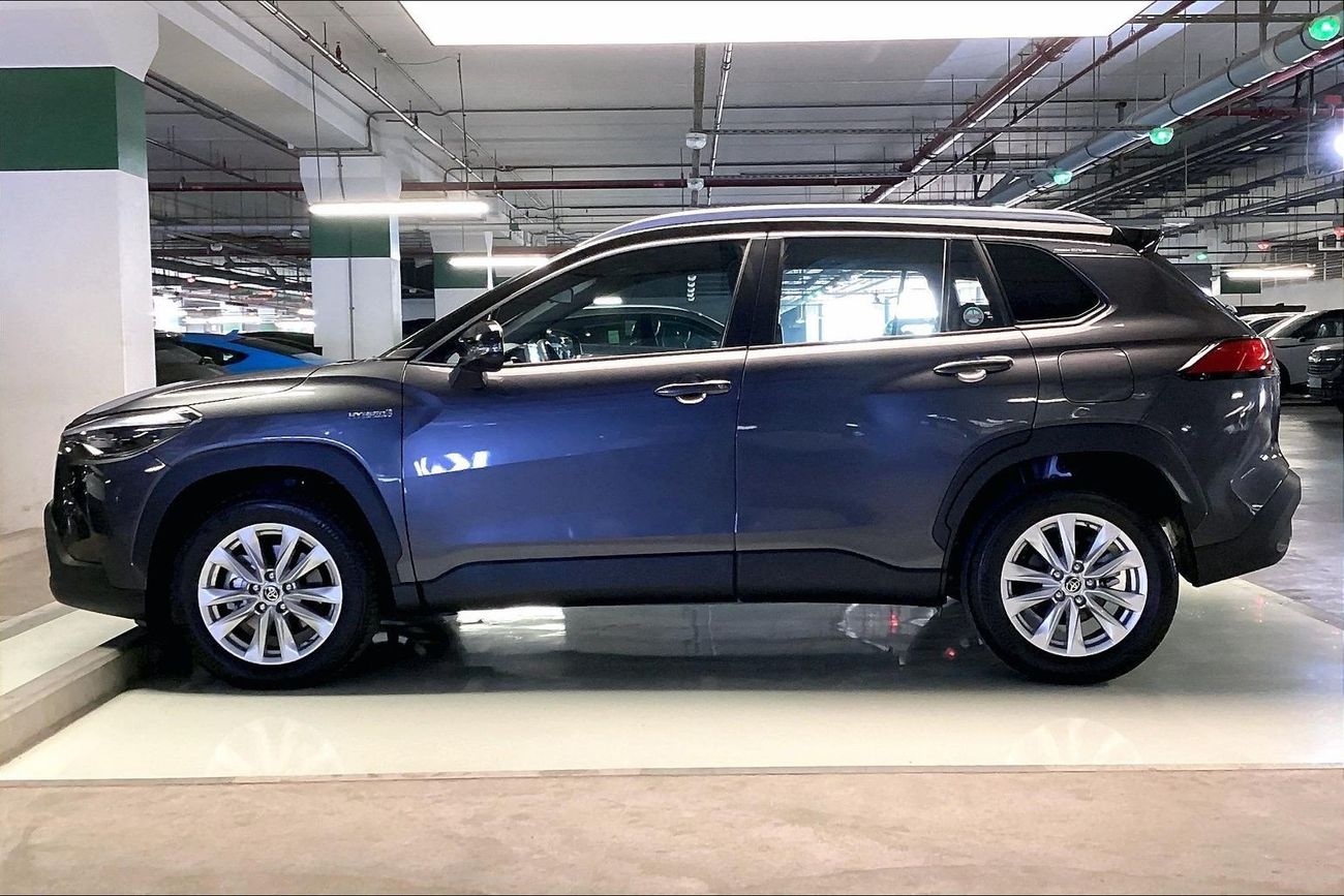 تويوتا كورولا كروس GLI | National Day Celebration | شامل الضمان | 0 ﺪﻔﻋﺓ ﺃﻮﻟﻯ