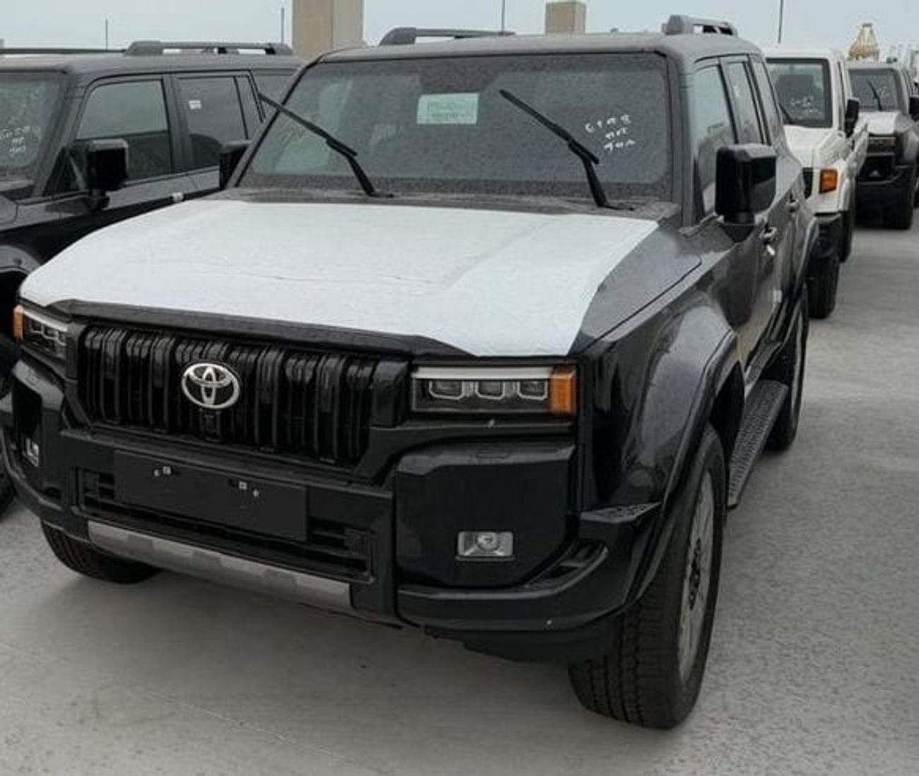 Toyota Prado VXR TOYOTA PRADO LUXURY PLUS 2.8L DIESEL FULL OPTION(EXPORT TO WEST AFRICA ONLY)