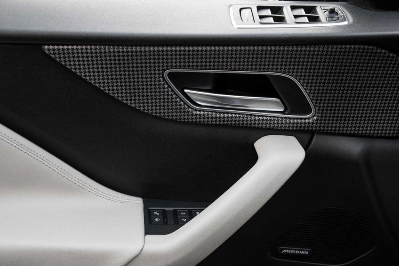 جاكوار F بيس S AWD  | 2,850 P.M (4 Years)⁣ | 0% Downpayment | Immaculate Condition!