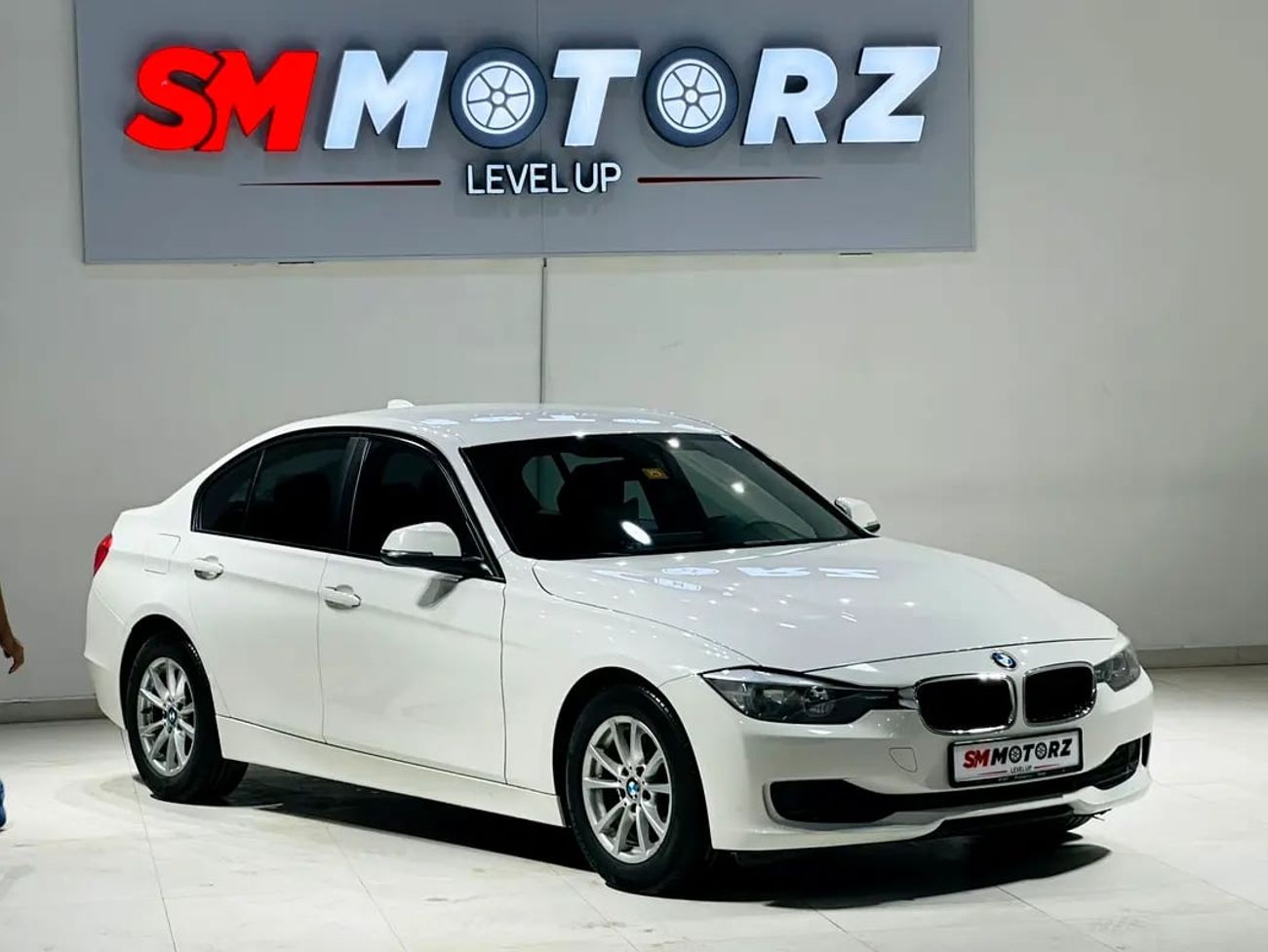 بي أم دبليو 316i Exclusive 1.6L