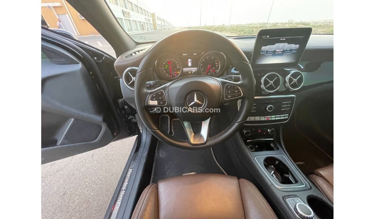 Mercedes-Benz CLA 250 Mercedes GLA 250 FREE ACCIDENT 2018 BLACK 180K GCC Automatic Gasoline 5 4 BLACK Price : 110000 Mobil