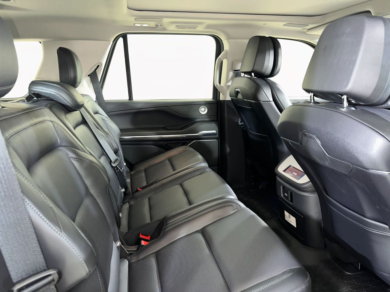 Lincoln Navigator RESERVE N1525 / FREE INSURANCE + REGISTRATION / AL TAYER MOTORS AL QOUZ SHOWROOM