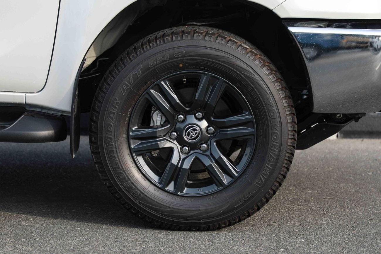 تويوتا هيلوكس 2024 تويوتا هايلكس 4x4 DC 2.7 GLXS-G - أبيض لؤلؤي داخل كستنائي | تصدير فقط