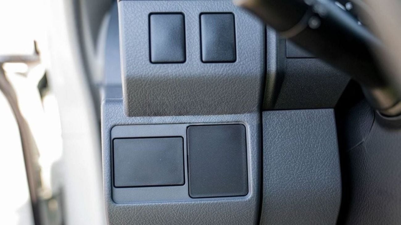 تويوتا لاند كروزر بيك آب LAND CRUISER LC79 SC 4.2L V6 RHD 8 DIESEL 2025