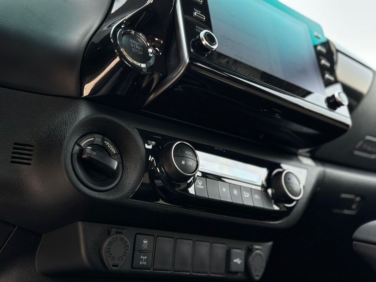 تويوتا هيلوكس TOYOTA HILUX ADVENTOR 2024 GCC 2.8L