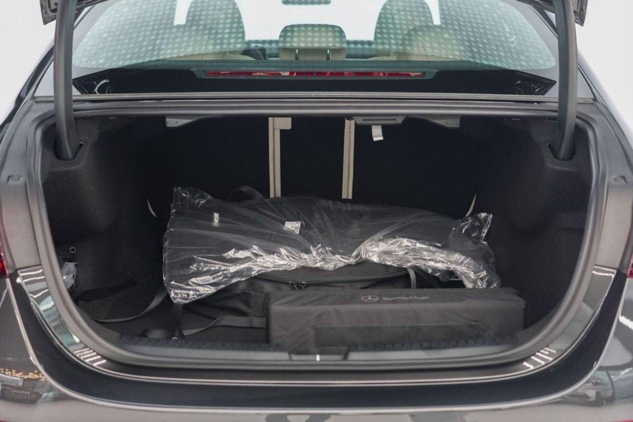 مرسيدس بنز E300 Mercedes-Benz E 300 | 2025 GCC 0km | Agency Warranty | AMG Package | DIGITAL LIGHT