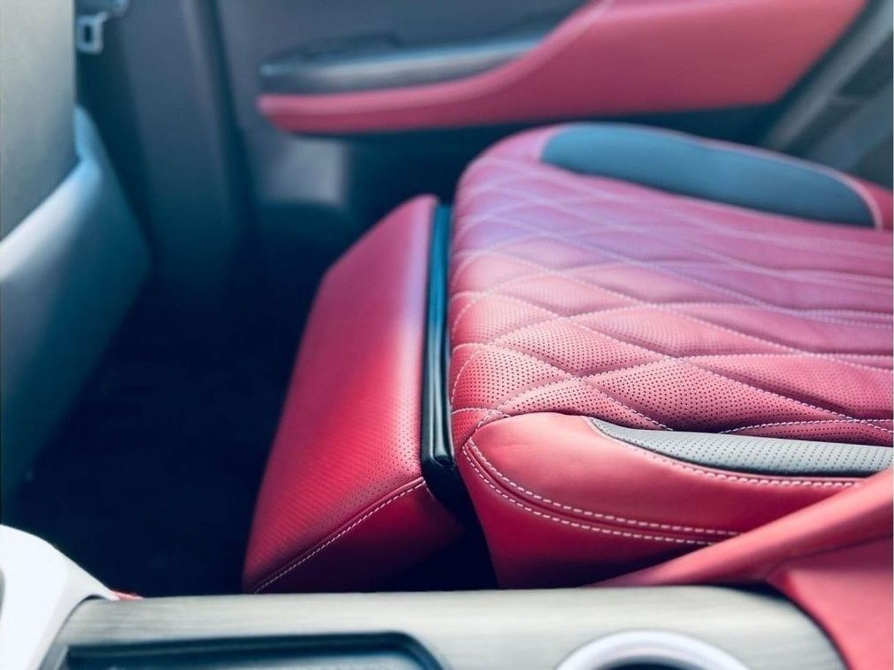 تويوتا لاند كروزر LC300 3.3L VIP 4 Seater MBS Autobiography Luxury Europe Specs