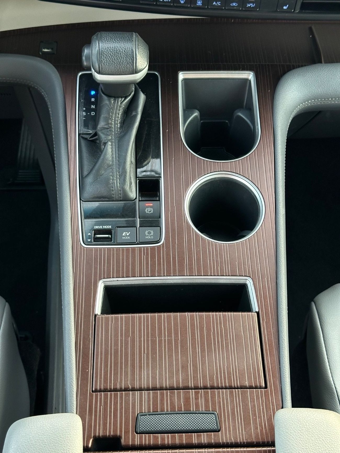 Toyota Sienna XLE Hybrid Sunroof Full Option 2022