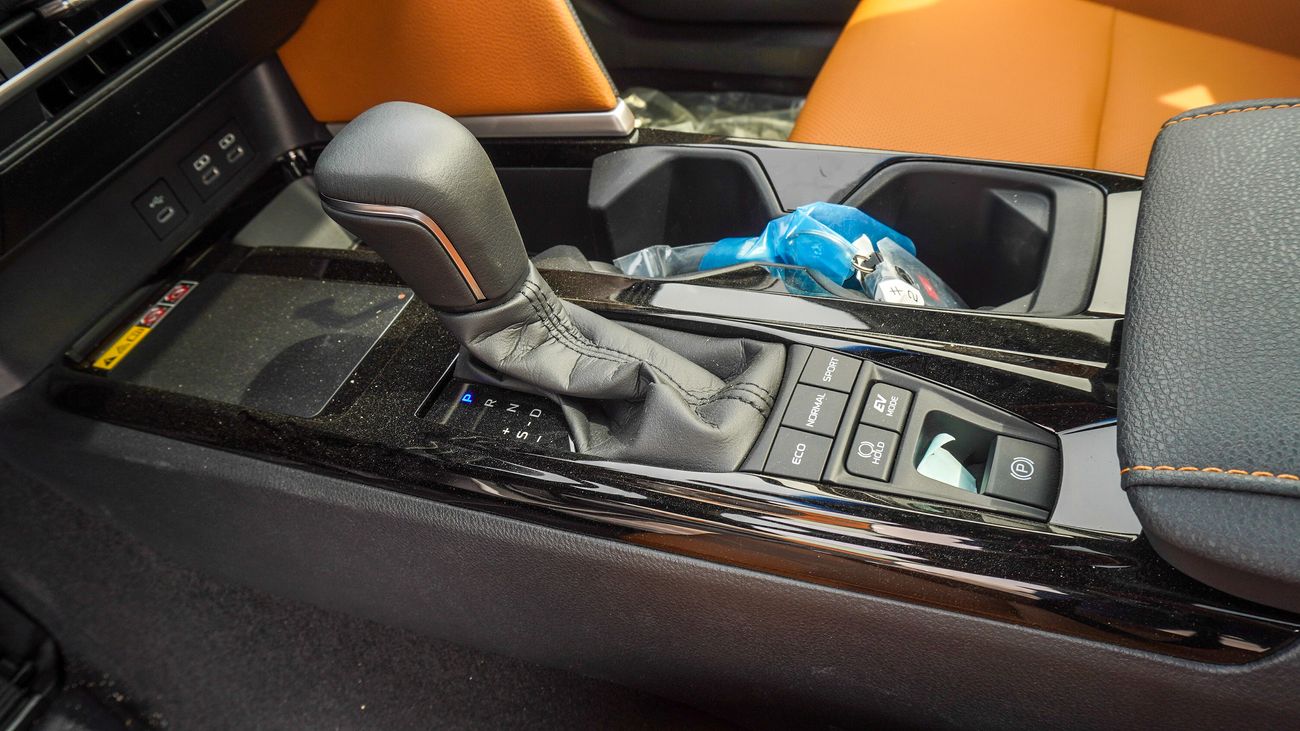 Toyota Camry LIMITED  HEV 2.5L Hybrid