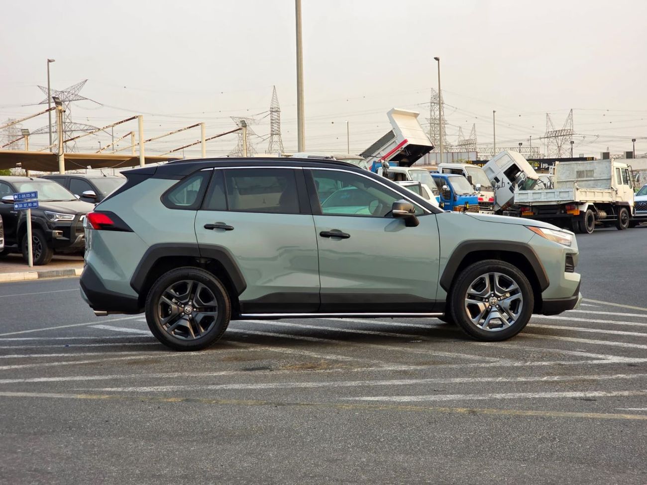 Toyota RAV4 2023 Model XLE Premium Sunroof , trunk automatic and original leather seats