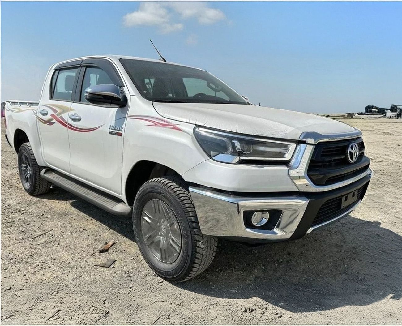 تويوتا هيلوكس DC 2.4L AT Diesel 4x4 Full option