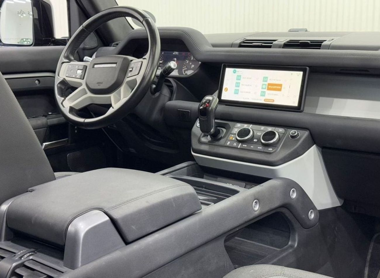 لاند روفر ديفندر 110 S P300 2.0L 2021 Land Rover Defender P300 S 110, Feb 2026 Land Rover Warranty, GCC