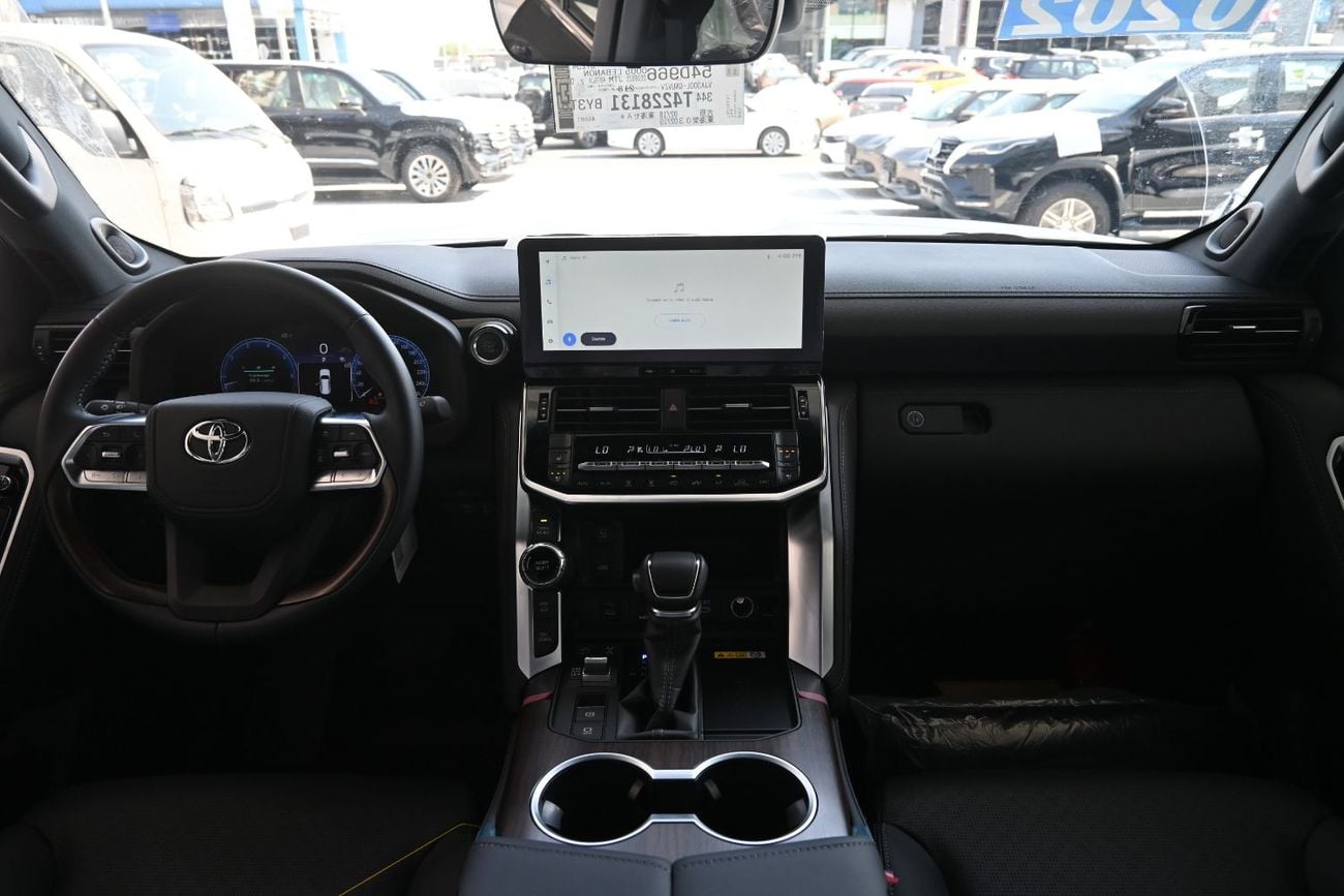 Toyota Land Cruiser VXR 3.5L TwinTurbo V6, 4WD Black inside Black