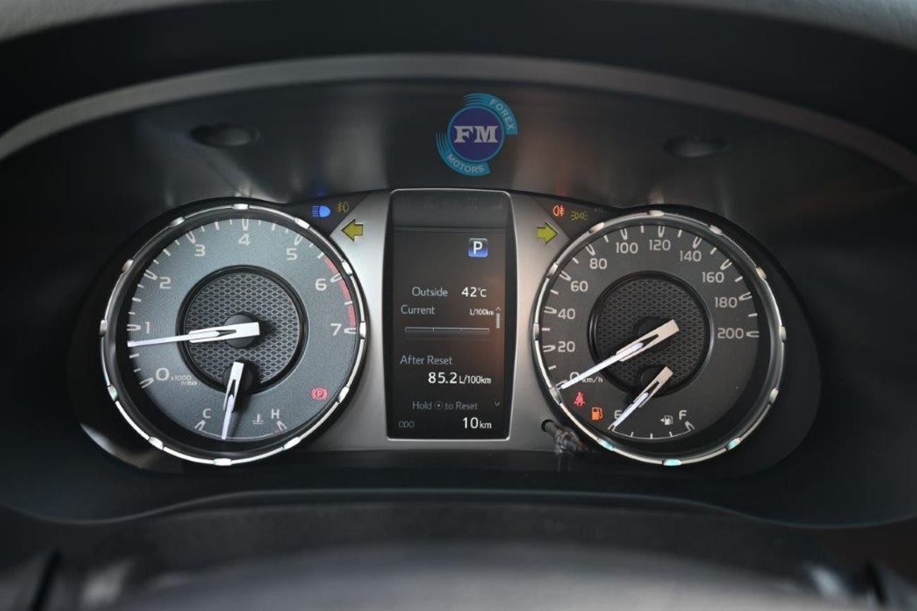 تويوتا هيلوكس Double Cab SR5 2.7L Petrol 4WD 5 Seater Automatic