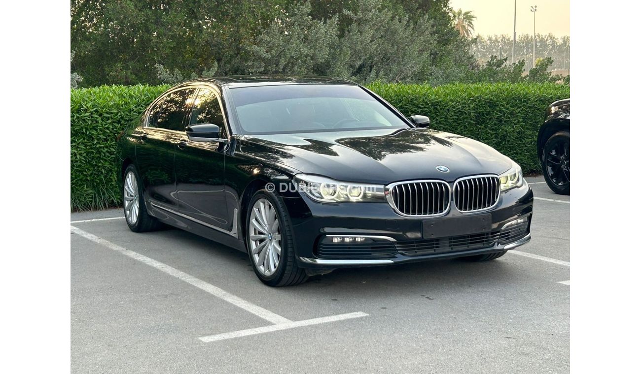 BMW 730Li Executive BMW 730 LI 2018 GCC OPGINAL PAINT // 2keys // ACCIDENT FREE // PERFECT CONDITION