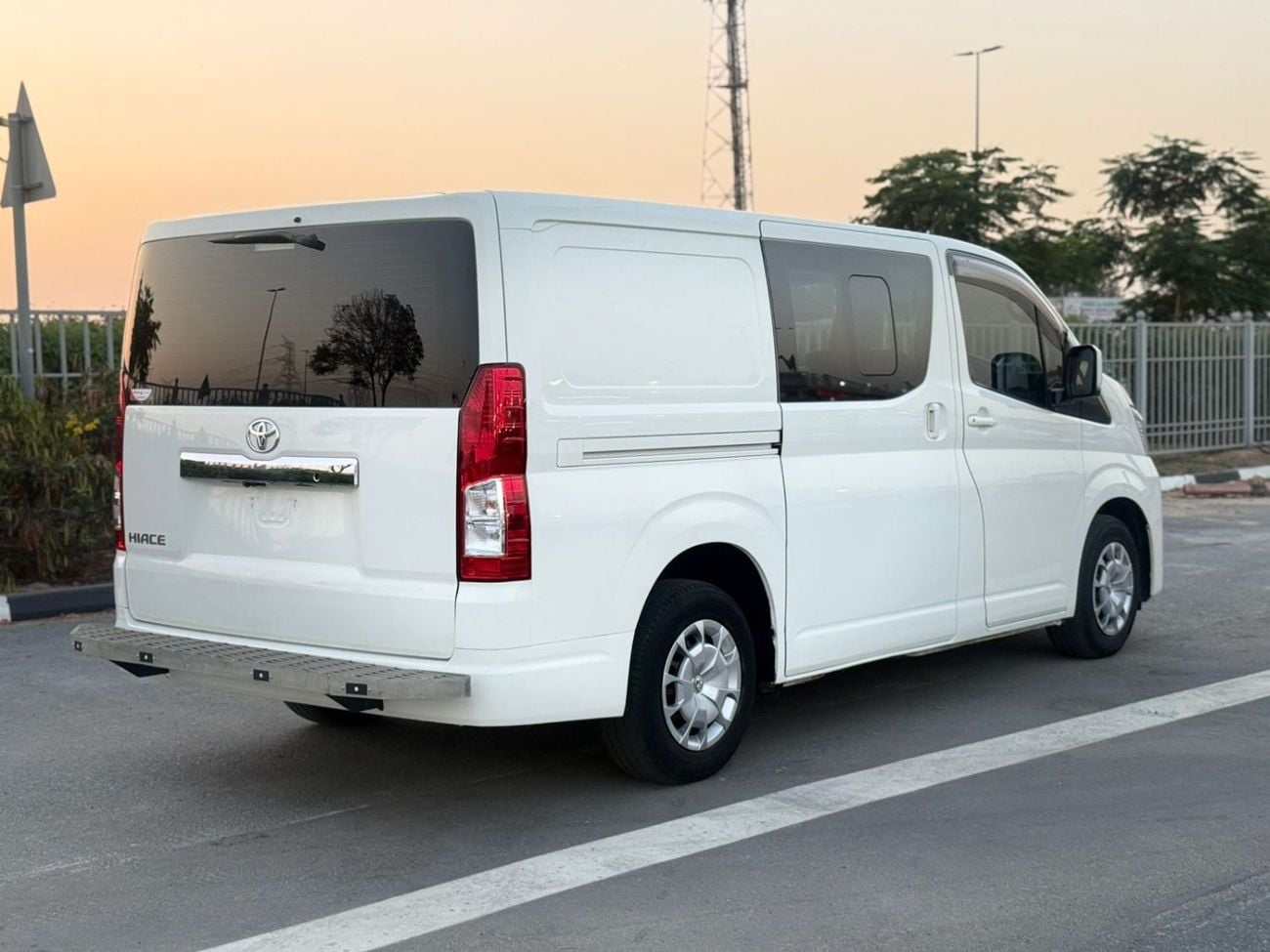 Toyota Hiace PANEL VAN | 2020 | RHD | 2.8L DIESEL ENGINE | AUTOMATIC TRANSMISSION | 5 SEATERS