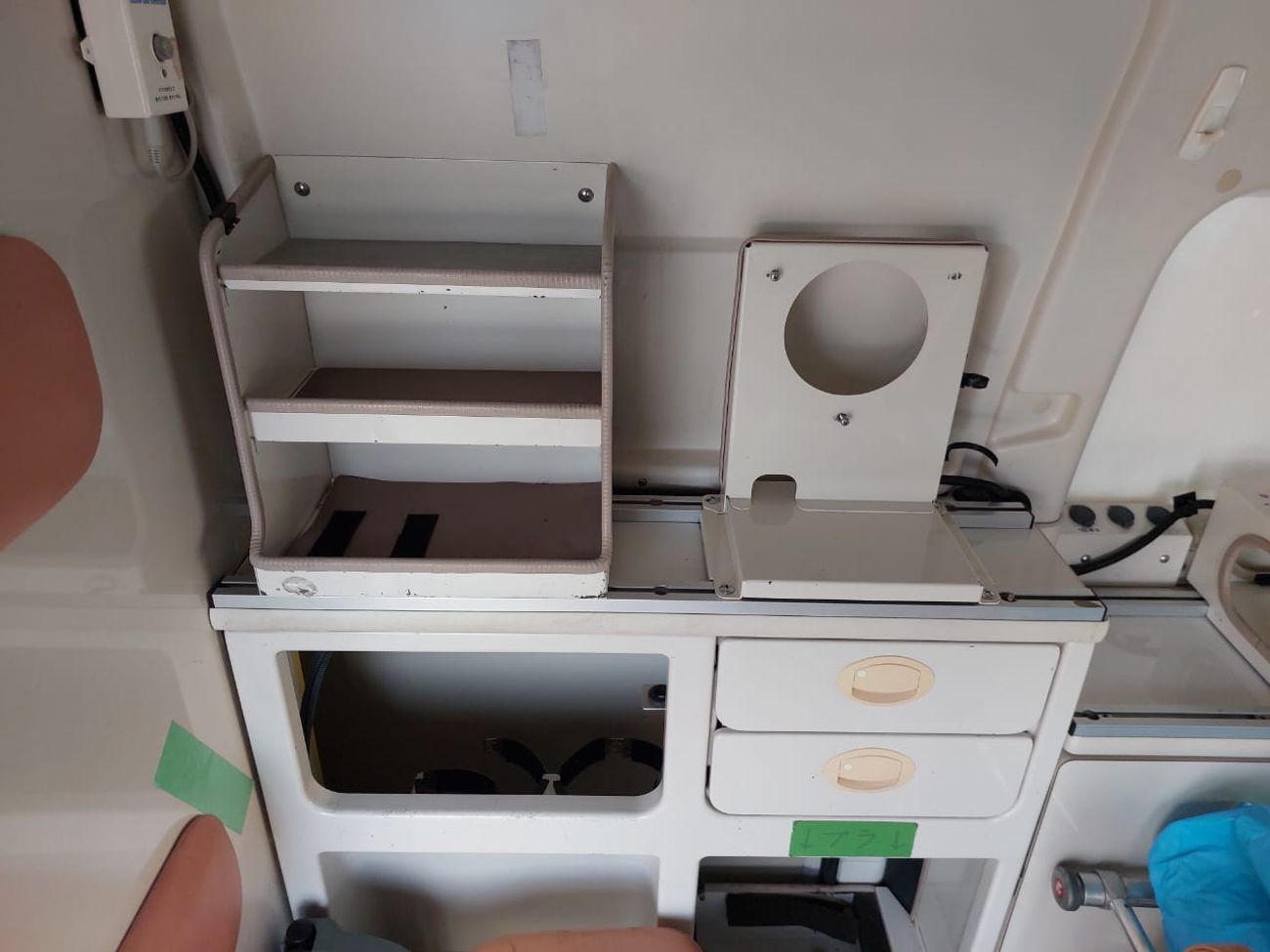 Toyota Hiace TOYOTA HIACE VAN AMBULANCE RHD 2015 MODEL 2.7 L PETROL AUTOMATIC(PM15632)